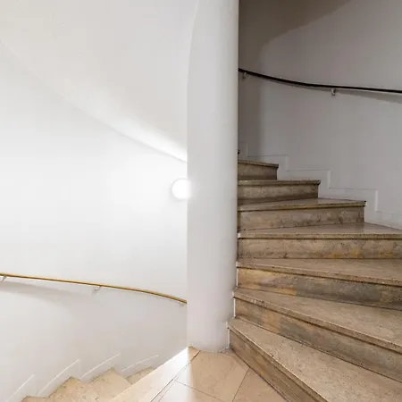 Stylish 1bd Flat With Patio Rue Des Petites Ecuries * Párizs