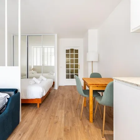 Stylish 1bd Flat With Patio Rue Des Petites Ecuries *