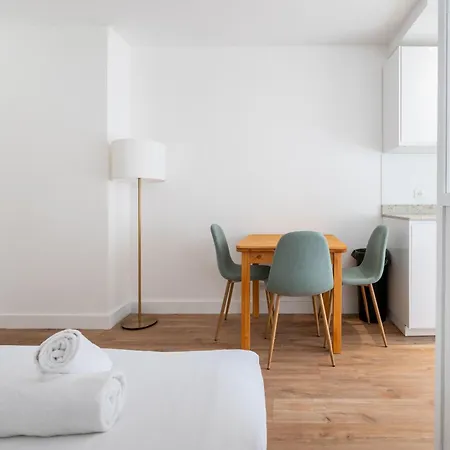 Stylish 1bd Flat With Patio Rue Des Petites Ecuries Apartman