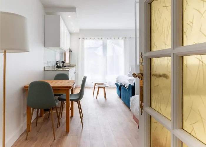 Stylish 1bd Flat With Patio Rue Des Petites Ecuries 아파트 파리