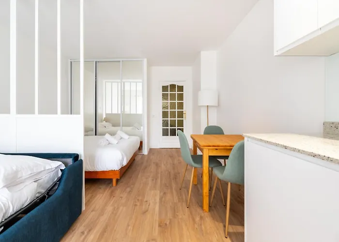 Stylish 1bd Flat With Patio Rue Des Petites Ecuries *