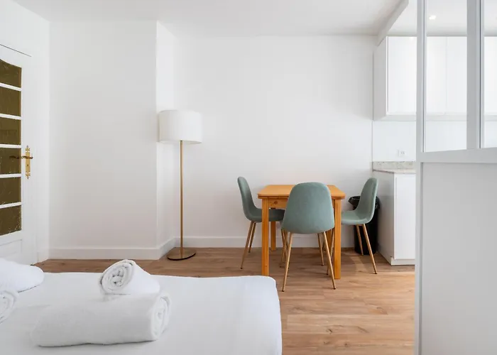 Stylish 1bd Flat With Patio Rue Des Petites Ecuries 아파트