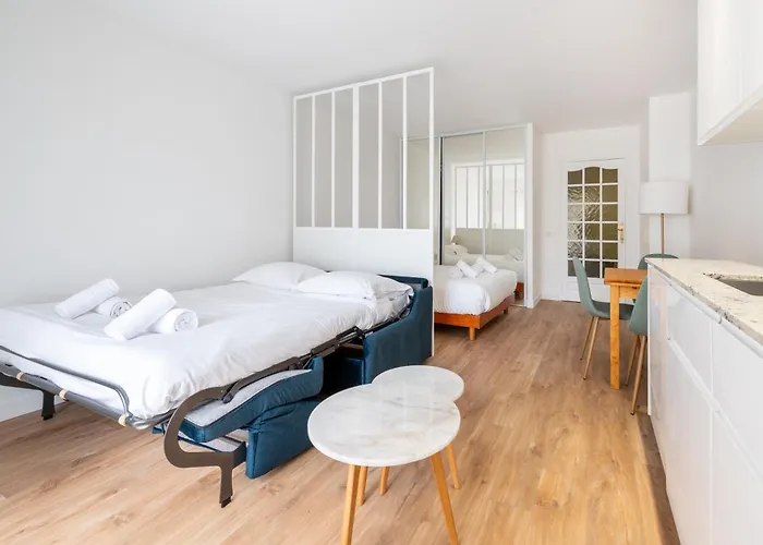 Stylish 1bd Flat With Patio Rue Des Petites Ecuries 아파트 파리