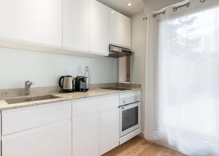 아파트 Stylish 1bd Flat With Patio Rue Des Petites Ecuries *